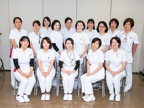 県立病院には１2人の専門看護師と57人の認定看護師がいます